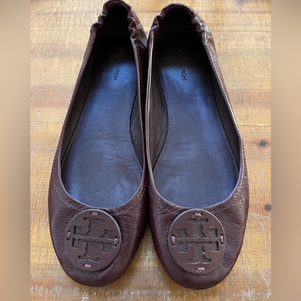 Tory Burch Flats, size 10, burgundy color, like new condition.